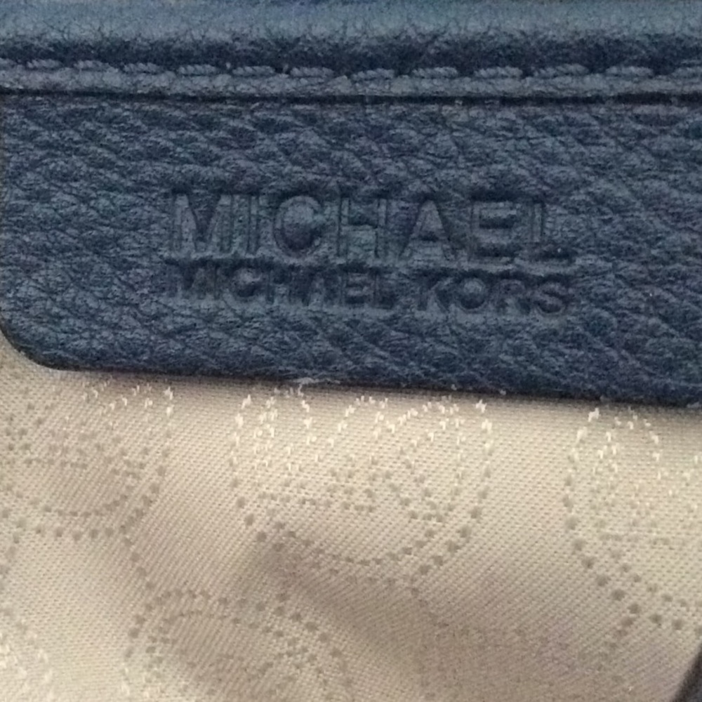 Michael kors navy blue leather pocketbook - Picture 5 of 8